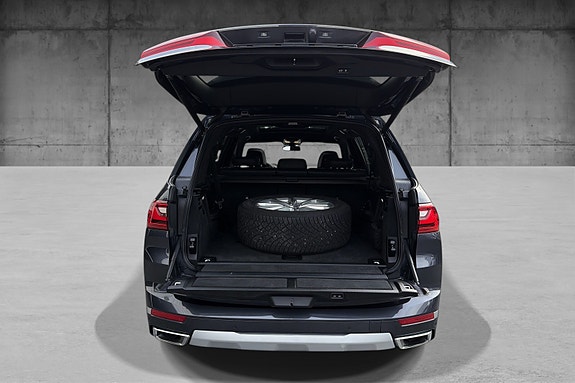 BMW X7 14 of 14