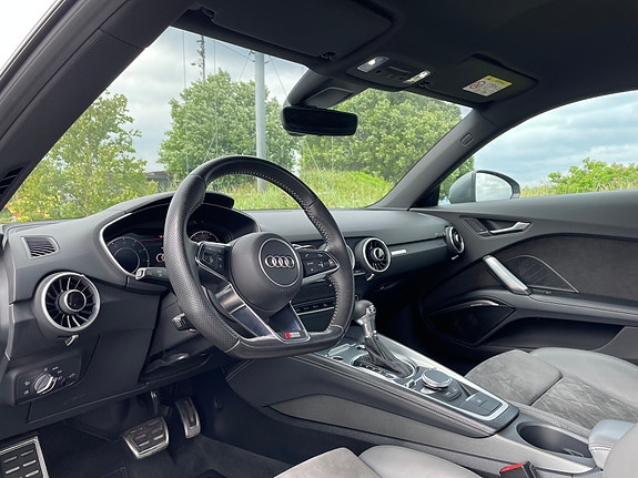 Audi TT 21 of 30