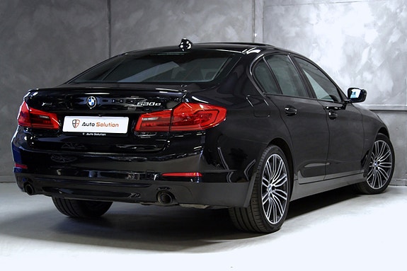 BMW 530e 2 of 30