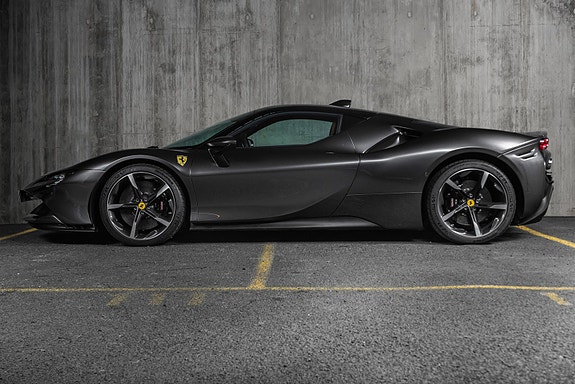 Ferrari SF90 Stradale 3 of 5
