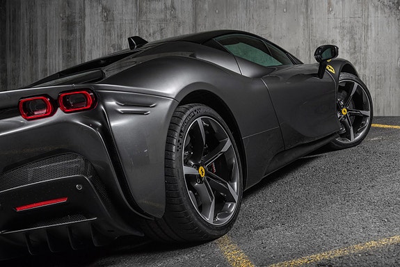 Ferrari SF90 Stradale 15 of 30
