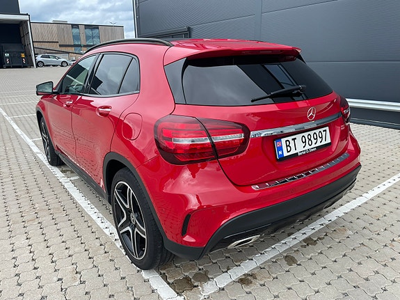 Mercedes-Benz GLA180 5 of 5
