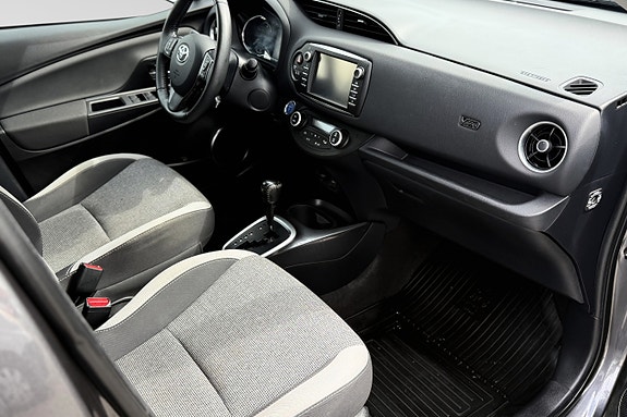 Toyota Yaris 22 of 30