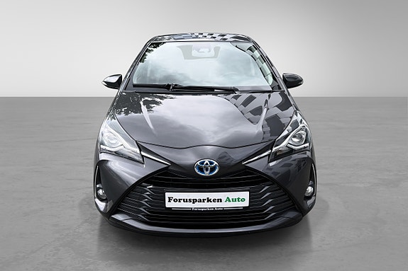 Toyota Yaris 2 of 30
