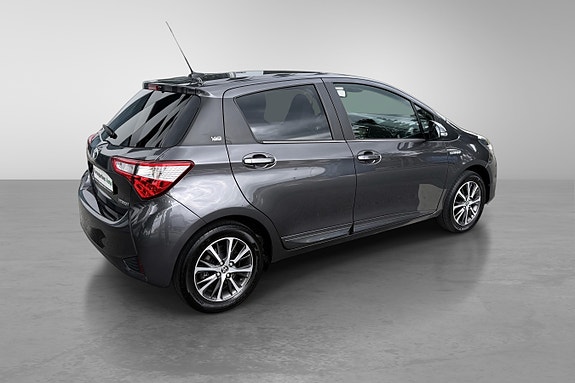 Toyota Yaris 8 of 30