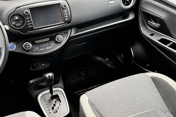 Toyota Yaris 30 of 30