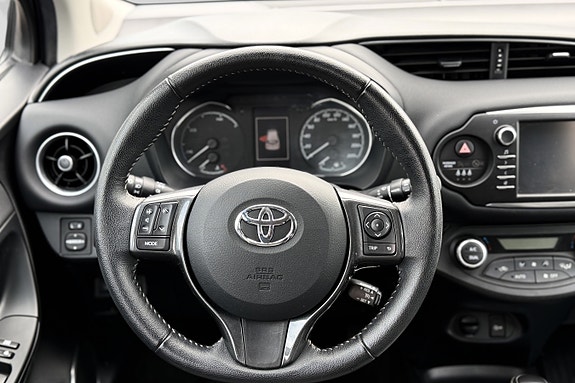 Toyota Yaris 25 of 30