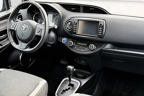 Toyota Yaris 21 of 30