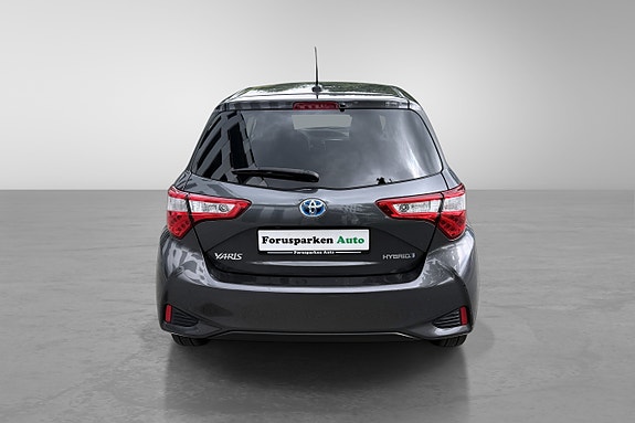 Toyota Yaris 10 of 30