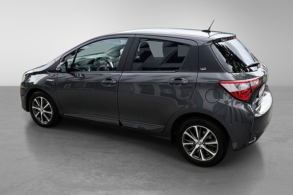 Toyota Yaris 13 of 30