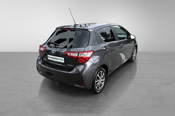 Toyota Yaris 9 of 30