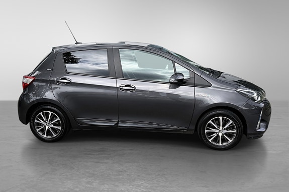 Toyota Yaris 6 of 30