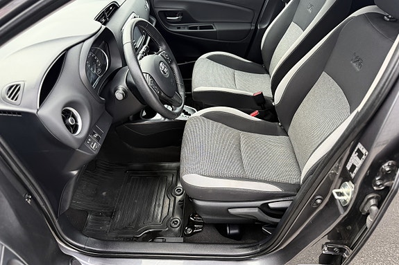 Toyota Yaris 18 of 30