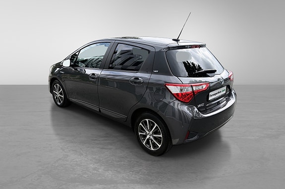 Toyota Yaris 12 of 30