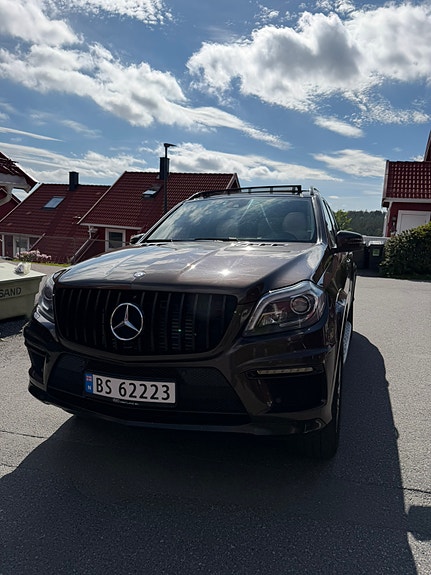 Mercedes-Benz GL350 2 of 5