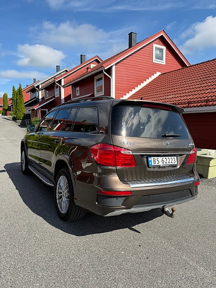Mercedes-Benz GL350 4 of 5