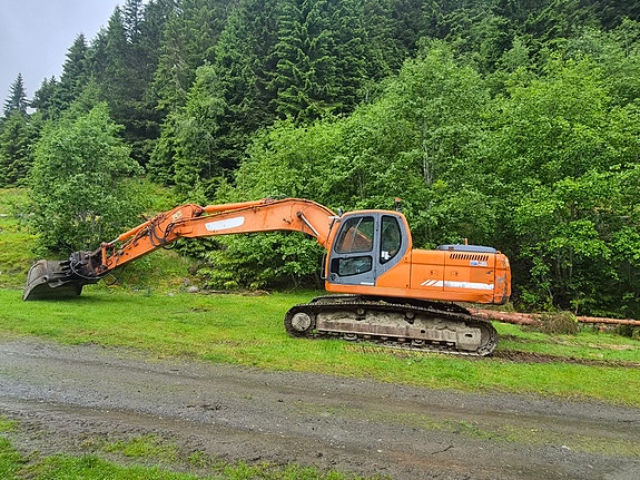 Doosan DX225LC 2 of 5