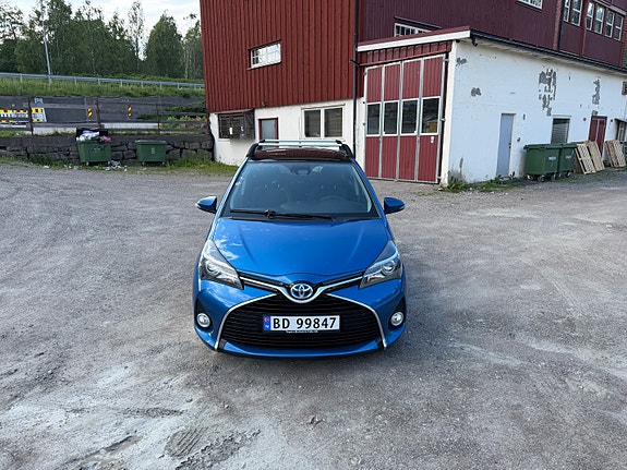 Toyota Yaris 13 of 30