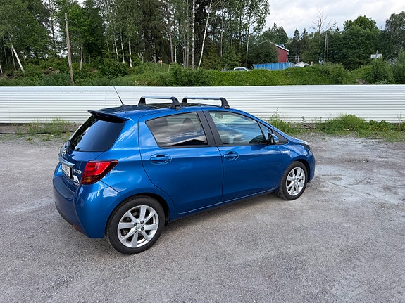 Toyota Yaris 5 of 30