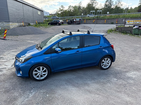 Toyota Yaris 11 of 30