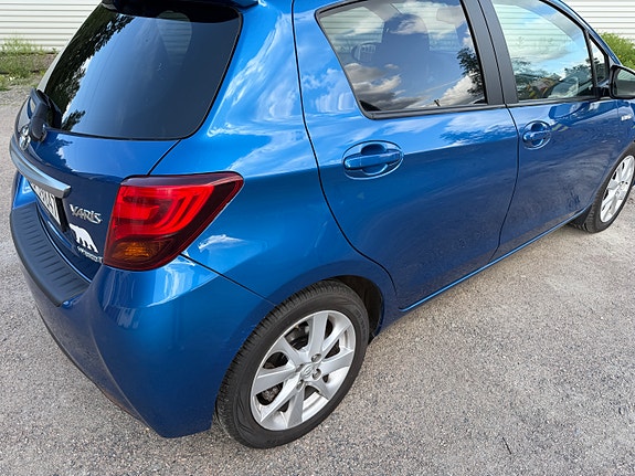 Toyota Yaris 6 of 30