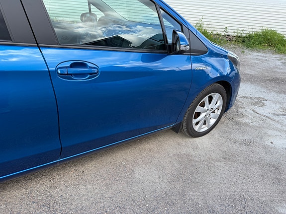Toyota Yaris 4 of 30