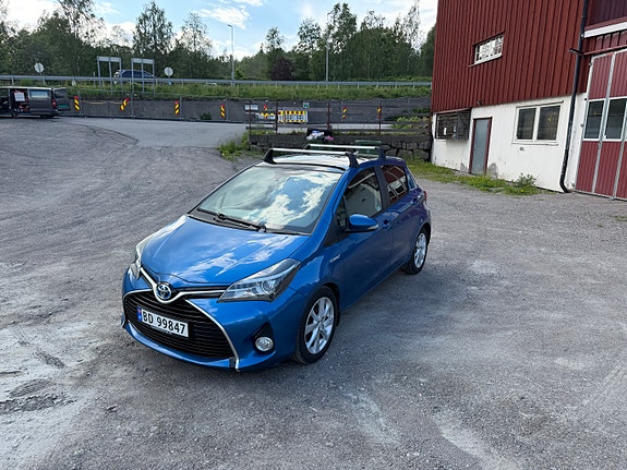 Toyota Yaris 12 of 30