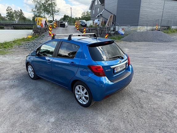 Toyota Yaris 9 of 30