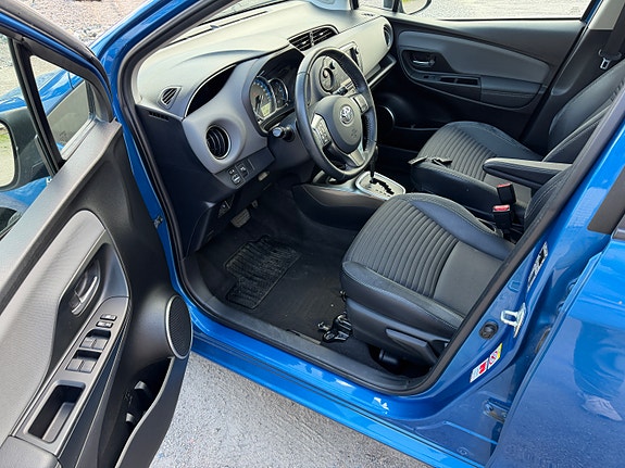 Toyota Yaris 14 of 30