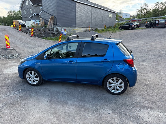 Toyota Yaris 10 of 30
