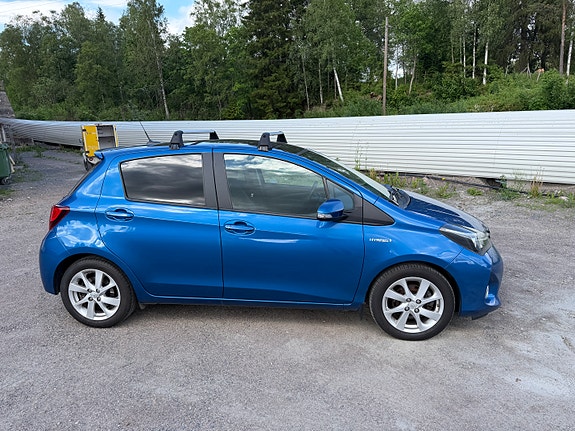 Toyota Yaris 3 of 30