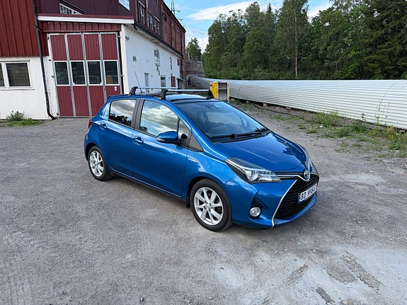 Toyota Yaris 2 of 30