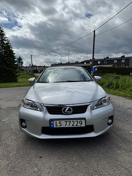 Lexus CT200h 3 of 5