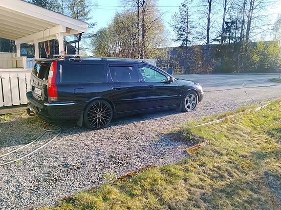 Volvo V70 3 of 5