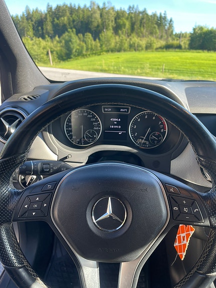 Mercedes-Benz B180 8 of 11