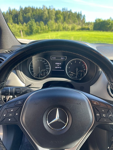 Mercedes-Benz B180 9 of 11