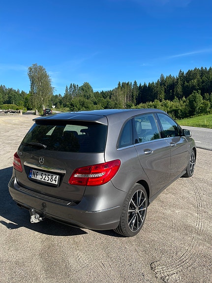 Mercedes-Benz B180 5 of 5