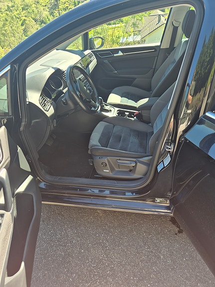 Volkswagen Golf Sportsvan 4 of 5
