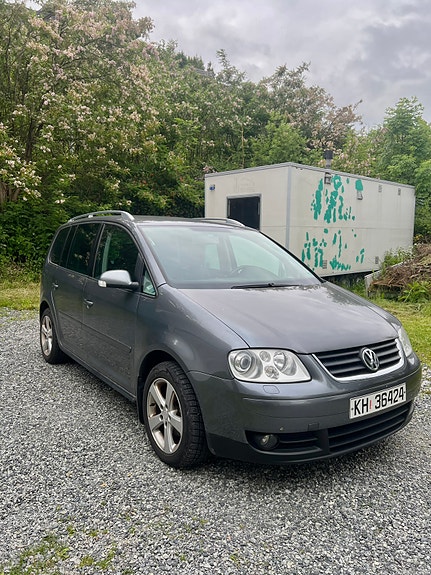 Volkswagen Touran 7 of 15
