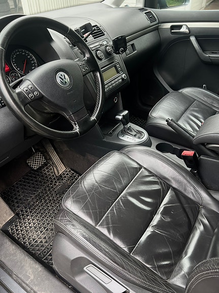Volkswagen Touran 9 of 15
