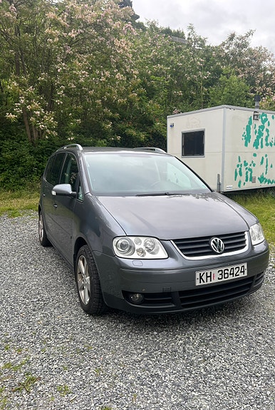 Volkswagen Touran 6 of 15