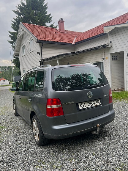 Volkswagen Touran 3 of 5