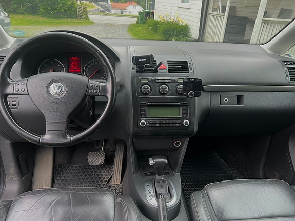 Volkswagen Touran 8 of 15