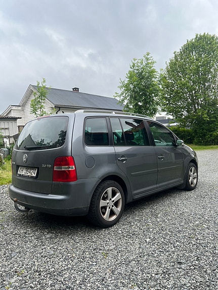 Volkswagen Touran 5 of 5