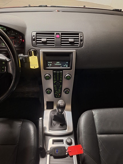 Volvo S40 9 of 18