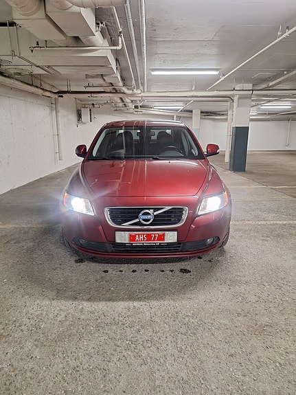 Volvo S40 2 of 5