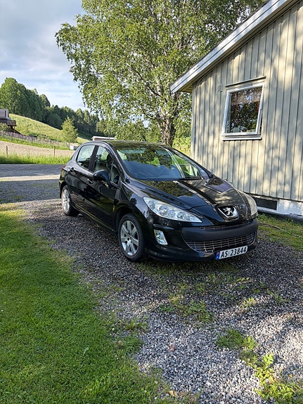 Peugeot 308 2 of 5