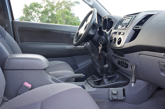 Toyota HiLux 28 of 30