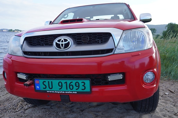 Toyota HiLux 24 of 30