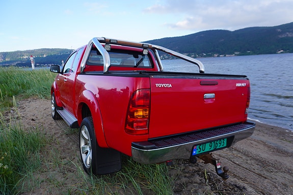 Toyota HiLux 3 of 30